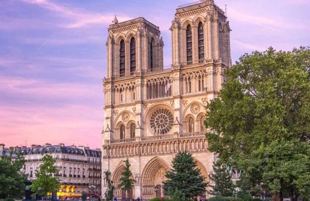 Notre Dame de Paris: Private Guided Tour with Expert Guide