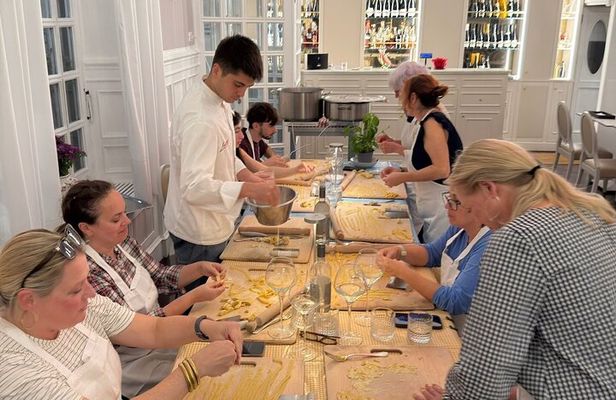 Pasta Cooking Class and Tiramisu in Rome
