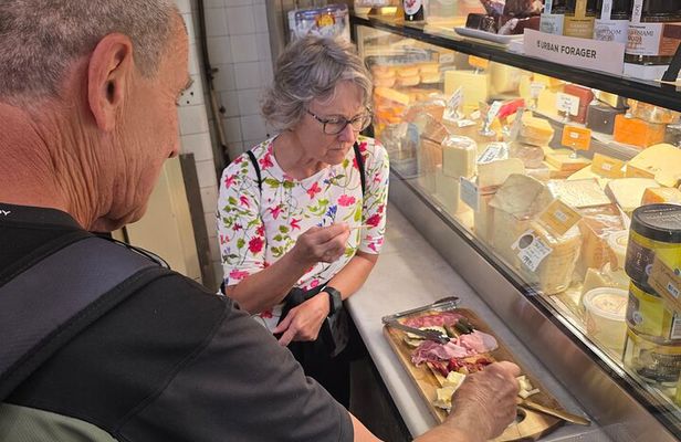 A Taste of Melbourne: Small-Group City Tour with Food and Drink