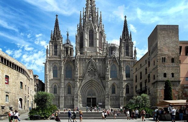 Barcelona Gothic Quarter Walking Tour with Tapas