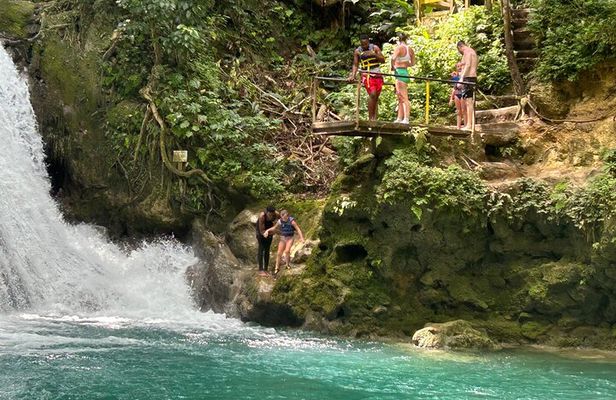 Blue Hole dunn river floating bar Ocho Rio tour