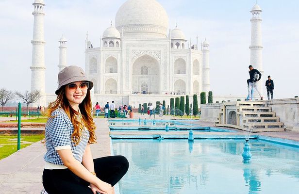 Customized Half or Full Day Delhi Shopping Tour with Female Guide