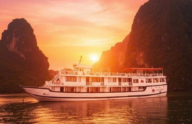 2 Days Bai Tu Long Bay Cruise with Kayaking and Cooking Class