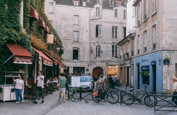 Flavors of Le Marais Guided Walking Tour with Local Tastings