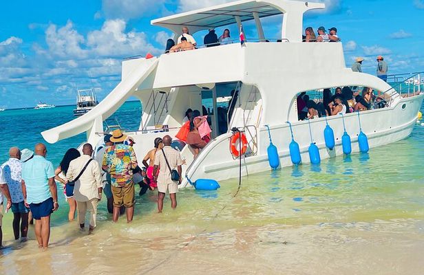 Punta cana Hip Hop Party Boat: Unlimited Drinks & DJ *Only Adults