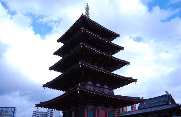 Osaka Private Tour of Shitennoji, Osaka’s Oldest Temple