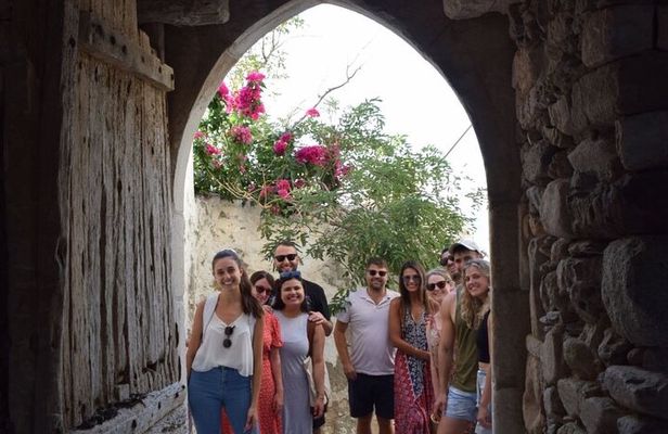 Naxos Old Town Portara, Castle and Museum Tour with Tastings