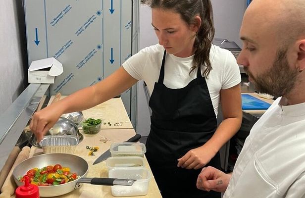 Hands-On Pasta and Tiramisu Class in a Florentine Palace