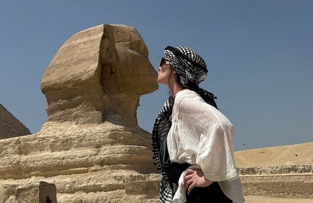 Female Guided Tour to The Pyramids of Giza and The Great Sphinx
