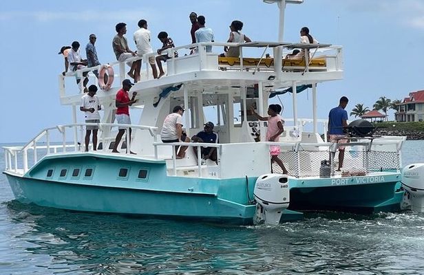 Private Catamaran & Creole BBQ: St. Anne & Moyenne Island