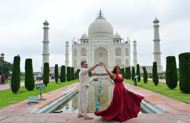 From Delhi : Taj Mahal tour by Superfast train - Gatimaan Express