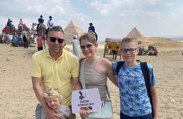 Tour to the Giza Pyramids and Sphinx 