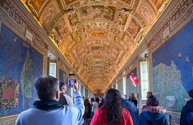 Early Vatican, Sistine Chapel & St. Peter’s Tour Max 6 Guests