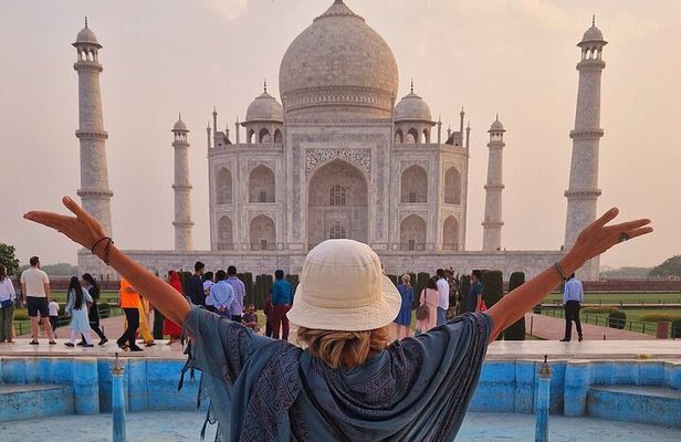 All Inclusive Day Trip to Taj Mahal, Agra Fort and Baby Taj from Delhi by Car