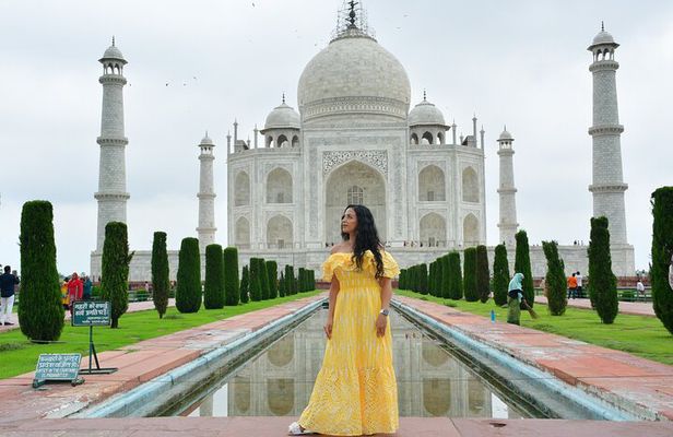 Private Taj Mahal & Agra Fort Tour from Delhi by Gatimaan Express
