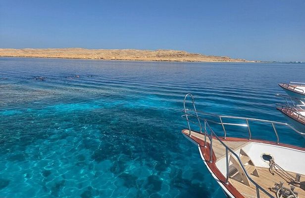 Hula Hula Island Excursion : Snorkeling Adventure & Board Lunch