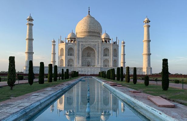 Kolkata to Taj Mahal Same-Day Tour by Flight with Private Guide