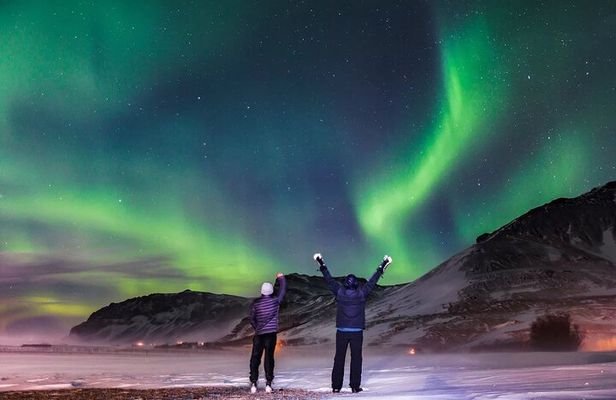 Northern Lights 4x4 Tour PRO Photos Drinks Snacks from Reykjavik