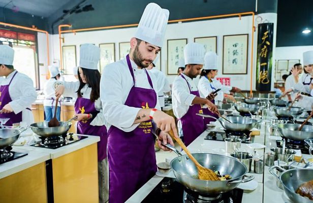 Chengdu Sichuan Cuisine Cooking Class and Savor Local Snacks