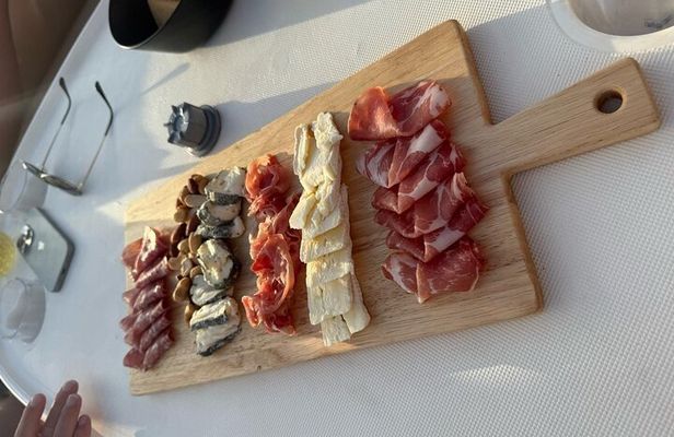 Private Wine Tasting Boat Tour in Spanish Water in Curacao