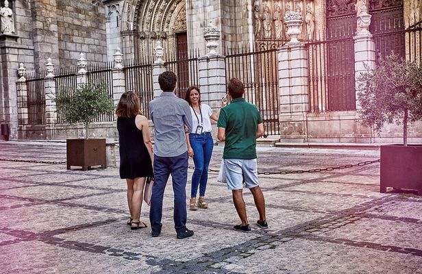 Walking tour with legends and tasting in Querétaro