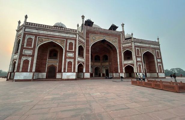 Best of Old and New Delhi City Tour in 8 Hours By Car