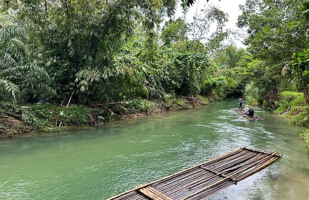 Khao Lak: Half Day Bamboo Rafting, Temple & Waterfall Tour
