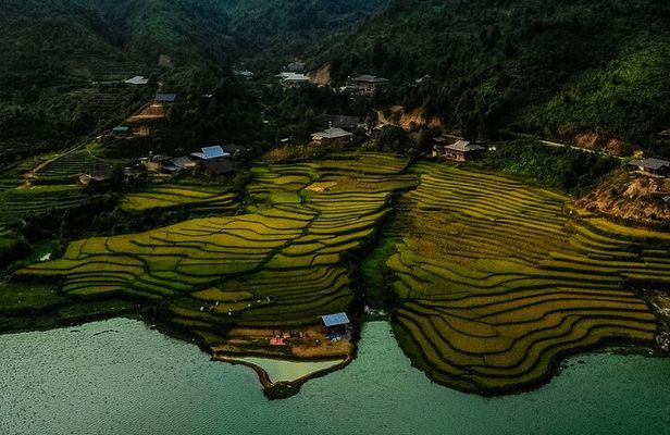 Private Sapa Motorbike Tour: 2 Days, Villages and Waterfalls