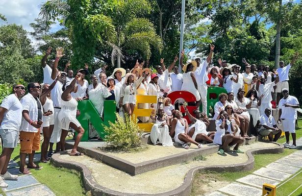 Bamboo Rafting and Ricks Cafe Tour from Montego Bay