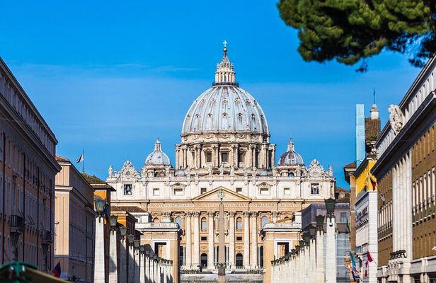St. Peter Basilica Guided Tour: Dome Climb, Papal Tomb & Grottoes