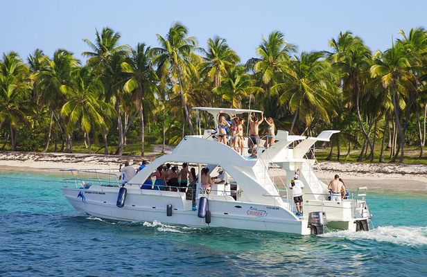 Private Boat Tour from Punta Cana with Drinks and Transportation