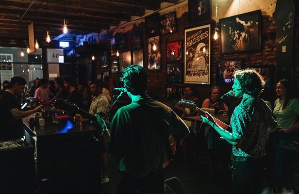 3-Days Cape Town African Dinner Restaurant.Live Music & Champagne