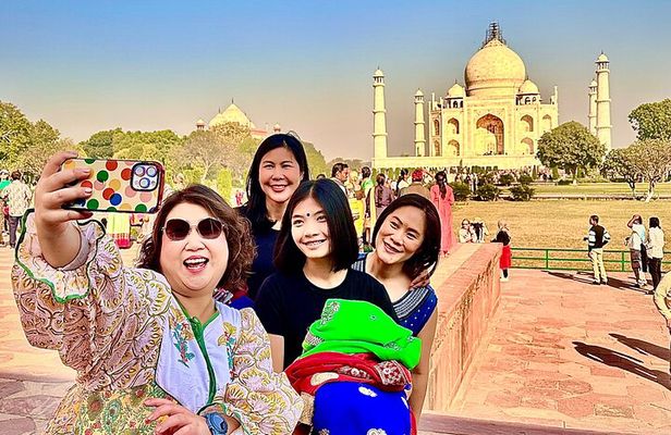 Luxury Same Day Taj Mahal Tour from Delhi by Superfast Train