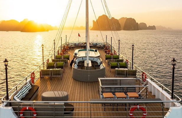 Ha Long: Luxury Day Cruise with Jacuzzi, Kayaking, Swimming
