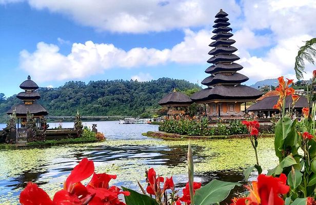 Tanah Lot and Ulun Danu Bratan Temple - Private Guided Tour