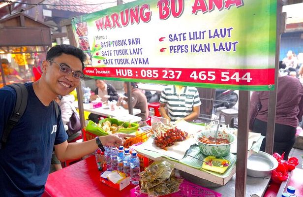 Bali: Private Evening Walking Tour with Culinary Experience