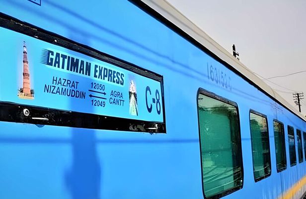 Same Day Taj Mahal and Agra Fort Tour by Fast Train