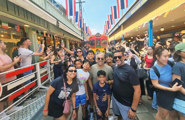 Private Tour to Railway Market and Floating Market