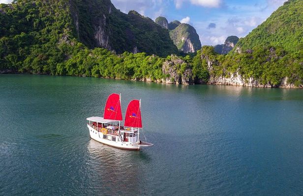 Private Cruise from Ha Long Bay - Lan Ha Bay - Bai Tu Long Bay