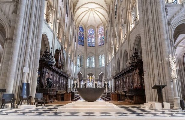 Notre Dame Cathedral Tour with Scheduled Access