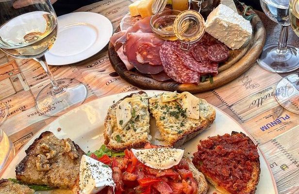 Trastevere + Jewish Ghetto Food and Wine Walking Experience