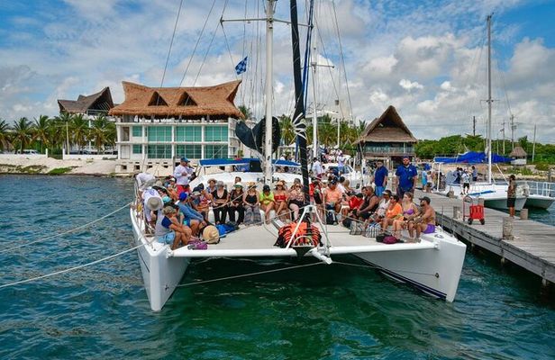 Isla Mujeres Catamaran with Snorkel, Lunch & Unlimited Drinks
