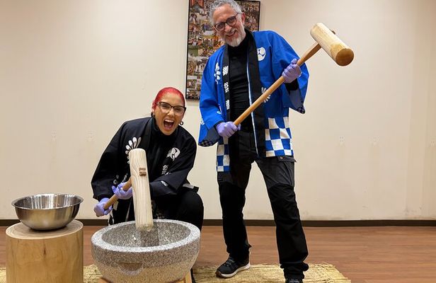 Kyoto Traditional Mochi Pounding Experience with Tasting