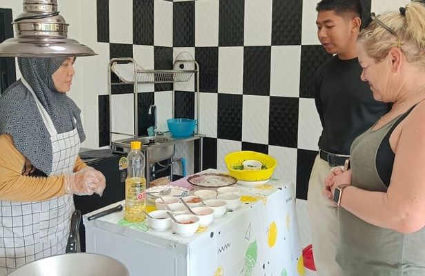 Cooking Demo, Bamboo Raft, Daily Market Guided Walk and Fruit 