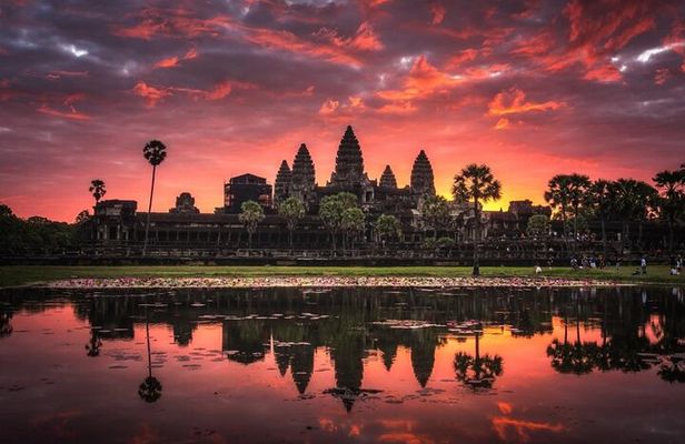 Private Angkor Wat Sunrise Small Tour