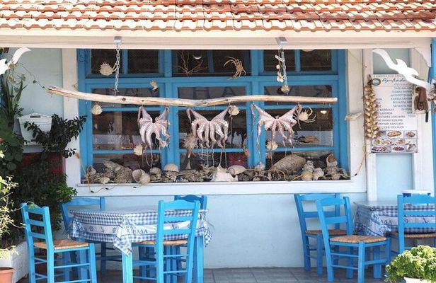 Private Paros Tour, Village of Lefkes - Naousa with Pie Tasting