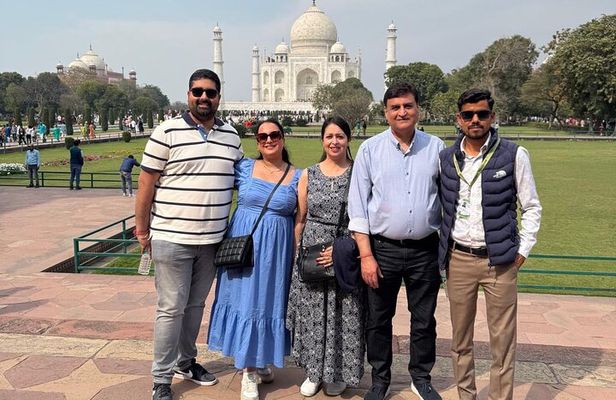All Inclusive Taj Mahal, Agra Fort & Baby Taj Day Trip From Delhi