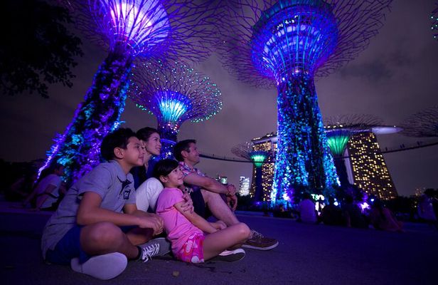 Romantic Marina Bay Night Walking Tour with River Cruise