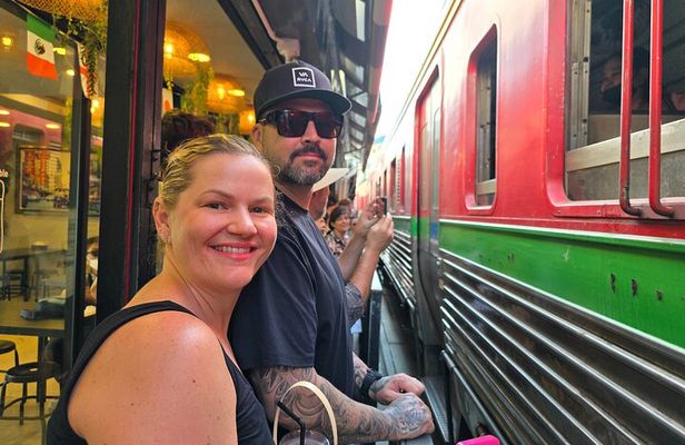 Private Tour to Railway Market and Floating Market