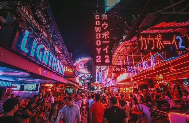 Bangkok night crawl: Rooftops, Soi Cowboy, Bar, Club & Go Go‘s